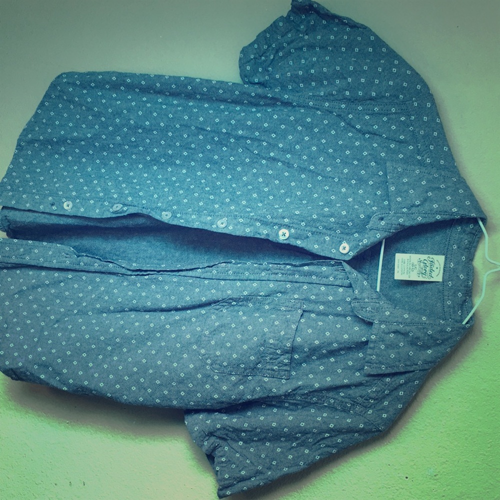 Button down shortsleeved shirt